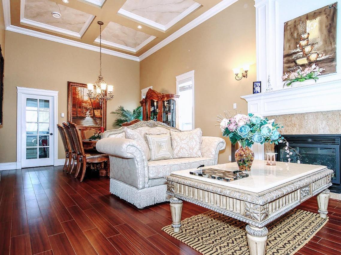 Vancouver Luxury Homestay Richmond Exteriör bild
